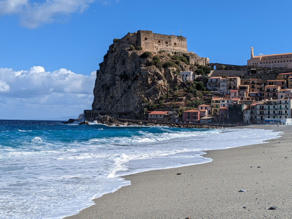 Da Scilla a Tropea, attraverso la Ciclovia dei parchi della Calabria